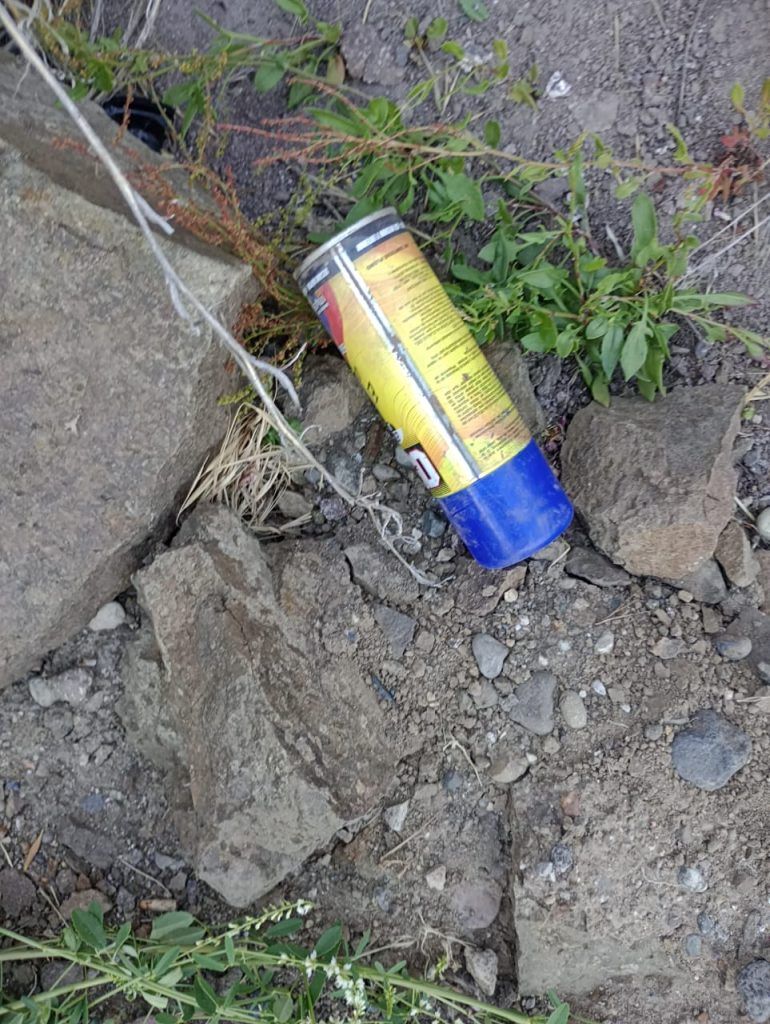 El camionero abandon&oacute; en el lugar el aerosol utilizado en el graffiti, lo que constituye una infracci&oacute;n m&aacute;s.&nbsp;