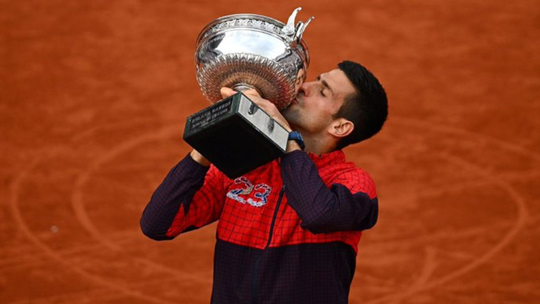 Djokovic establece nuevo récord de Grand Slam tras coronarse en Roland Garros