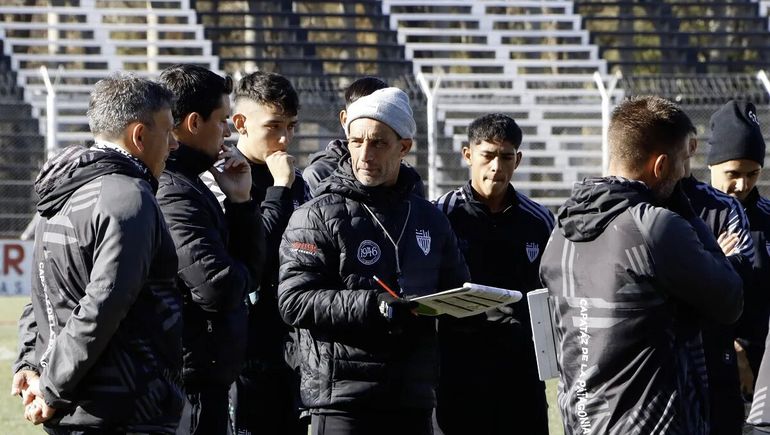 Cipolletti deberá lidiar con varias bajas.