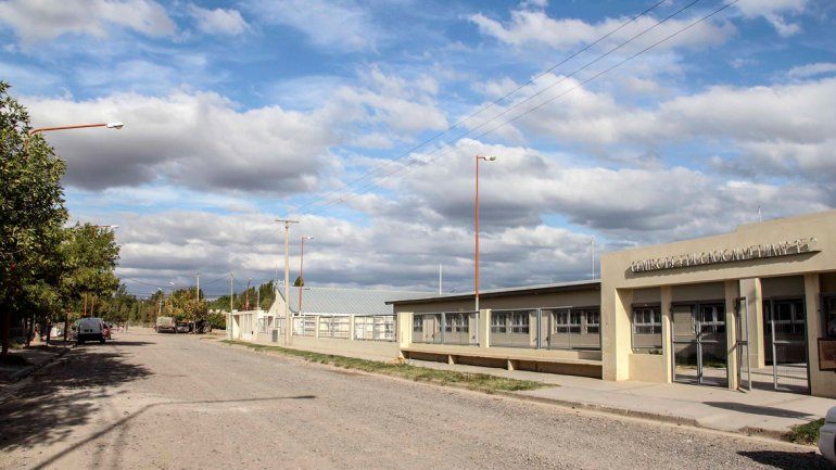 El brutal ataque a la profesora ocurrió a dos cuadras del CEM 152.