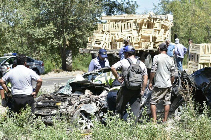 Un hombre murió tras chocar contra un camión en la Ruta 22