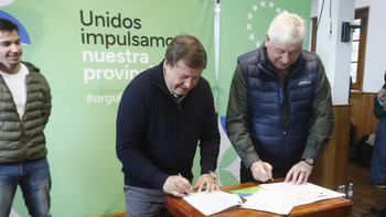 El Gobierno provincial firmo una serie de obras destinadas a mejorar la infraestructura vial de Bariloche. El Gobierno provincial firmo una serie de obras destinadas a mejorar la infraestructura vial de Bariloche.
