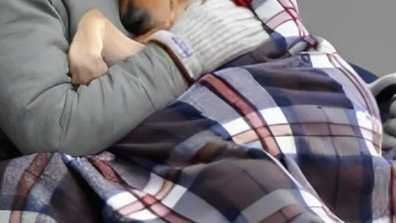 Murió de frío en la calle por no dejar solo a su perro: la conmovedora historia de Juan y Sultán