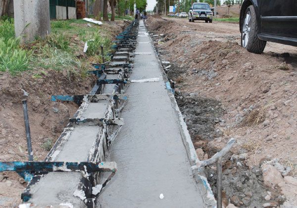 Avanza el pavimento en Fernández Oro