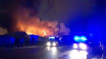 Un gran incendio se desató en el depósito de La Anónima en Cipolletti. Foto: Antonio Spagnuolo. Un gran incendio se desató en el depósito de La Anónima en Cipolletti. Foto: Antonio Spagnuolo.