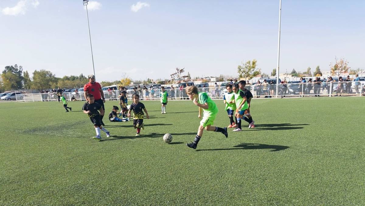 La Liga Municipal infantil, un éxito en Cipolletti. Dónde estará la nueva canchita.