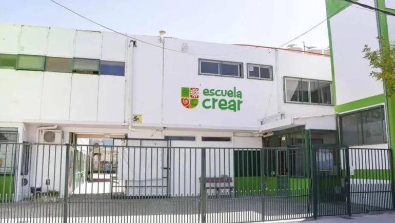 Fachada escuela Crear. Foto: María del Carmen  Polla.