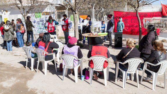 Ayer, empleados protestaron frente a las oficinas de Protección Integral.