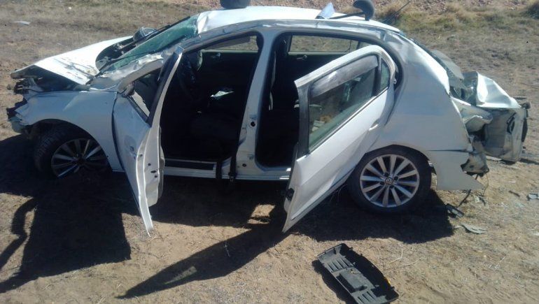 Perdió el control del auto y sufrió un brutal vuelco sobre la Ruta 23