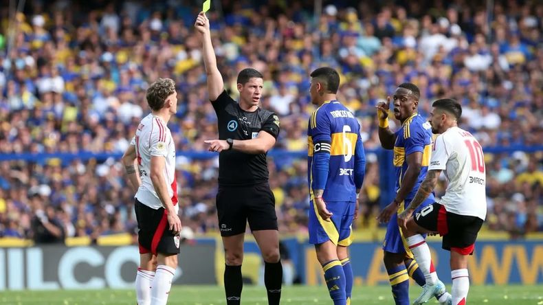 El Superclásico tendrá a Nicolás Ramírez como árbitro y uno muy polémico en el VAR