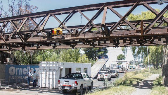 Dos incidentes en las vías frenaron al tren del valle