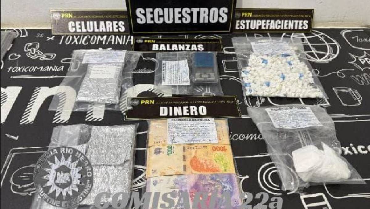 Durante el allanamiento se procedió al secuestro de estupefacientes, una moto robada en Neuquén y un cartucho de un arma calibre 22.&nbsp;