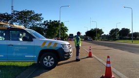 La Agencia Nacional de Seguridad Vial retuvo en Dina Huapi a un menor de edad que conducía por ruta nacional 40 acompañado del padre y sin licencia. | LMCipolletti.com La Agencia Nacional de Seguridad Vial retuvo en Dina Huapi a un menor de edad que conducía por ruta nacional 40 acompañado del padre y sin licencia.