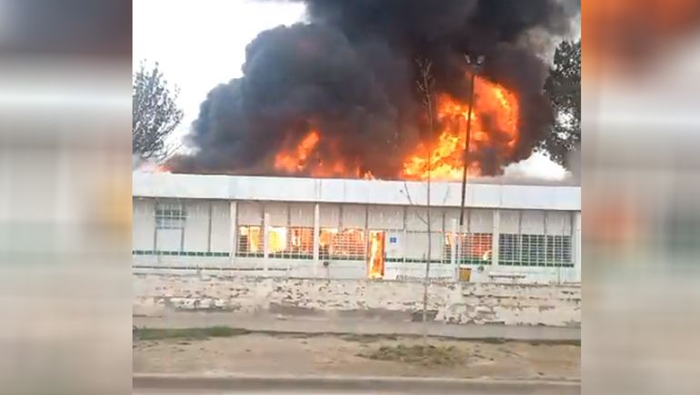 Incendio en el corazón del barrio Don Bosco: se quemó por completo el centro comunitario