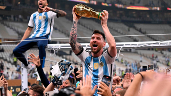 La inédita revelación de Di María sobre la icónica vuelta olímpica de Messi en Qatar