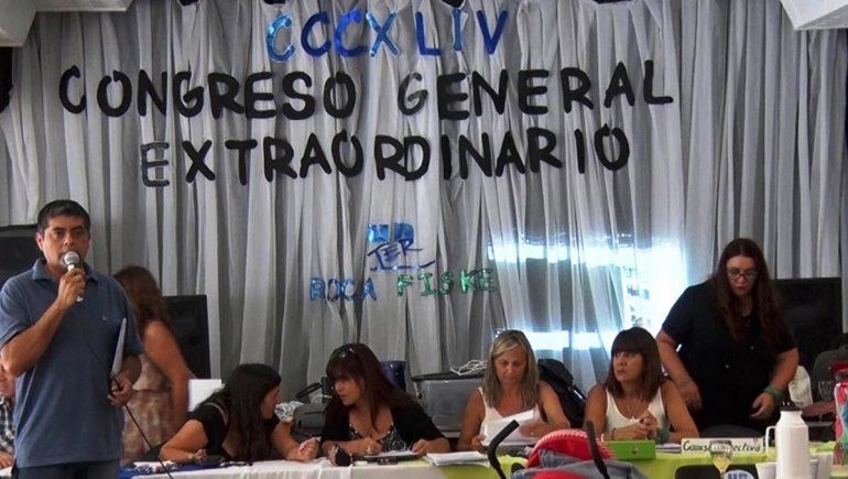 Unter aceptó la propuesta y el lunes arrancan las clases