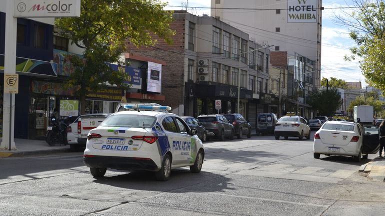 Los agentes comenzaron una persecución de película para dar con el paradero del sospechoso. 