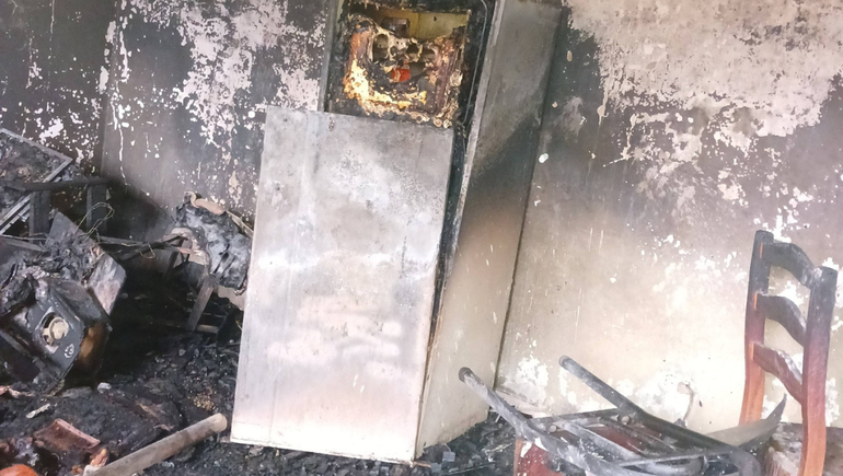 En Ferri, la vivienda sufrió importantes daños materiales.