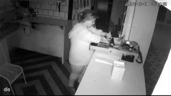 robo en una panaderia y quedo escrachada por las camaras