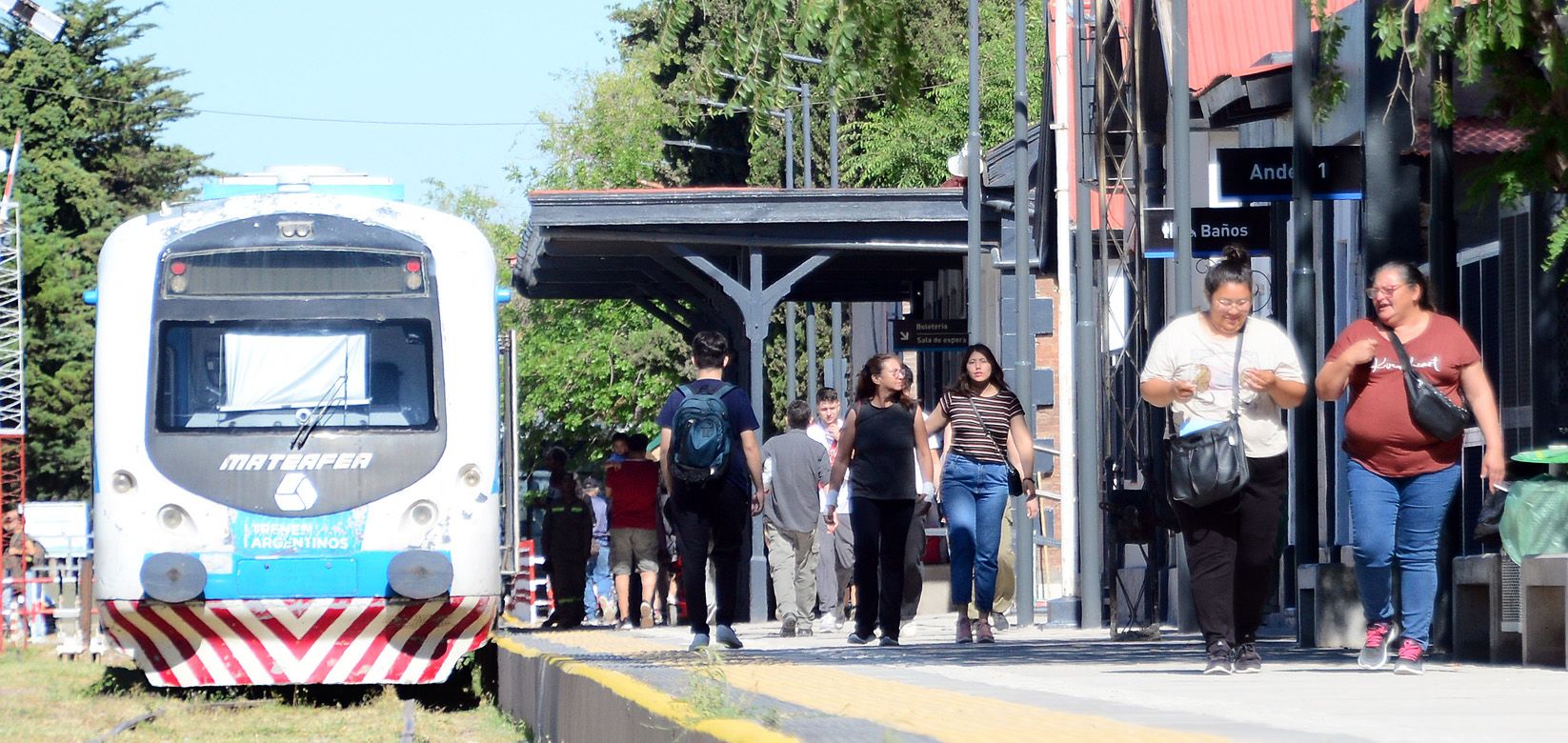 Rodrigo Buteler encabezó la marcha blanca del Tren del Valle