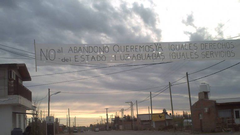 En Las Perlas los cortes de luz y de agua son constantes.