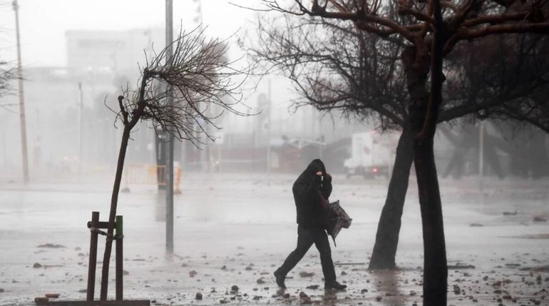 Las ráfagas del sur sorprendieron a vecinos y viajantes