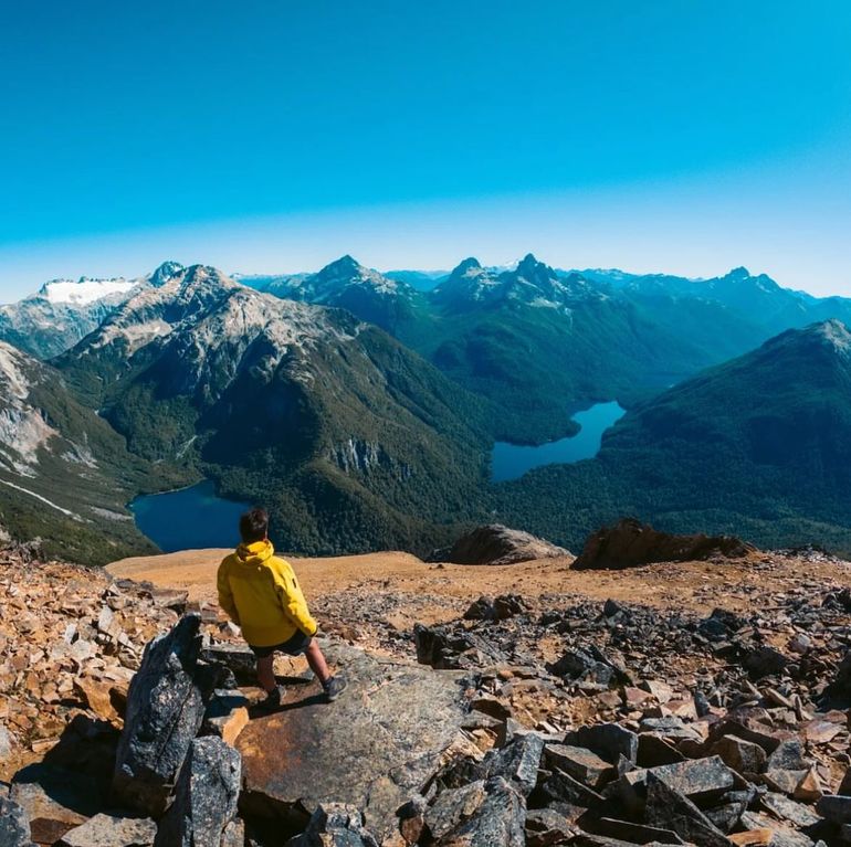 Algunos refugios de El Bolsón son de baja complejidad, media y de alta como es el Hielo Azul, que implica 7 horas de caminata. Algunos refugios de El Bolsón son de baja complejidad, media y de alta como es el Hielo Azul, que implica 7 horas de caminata.