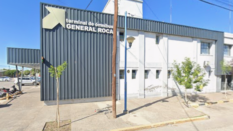 Un episodio que se marcó el expediente, fue el abandono de la niña en una terminal de ómnibus.