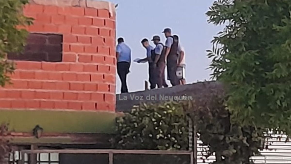 Atacó a dos policías