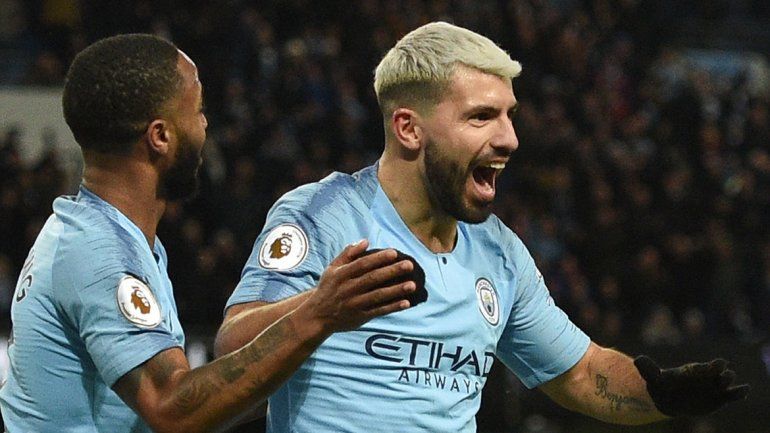 El Kun Agüero la rompió toda y se llevó la pelota en el triunfo del City ante Arsenal