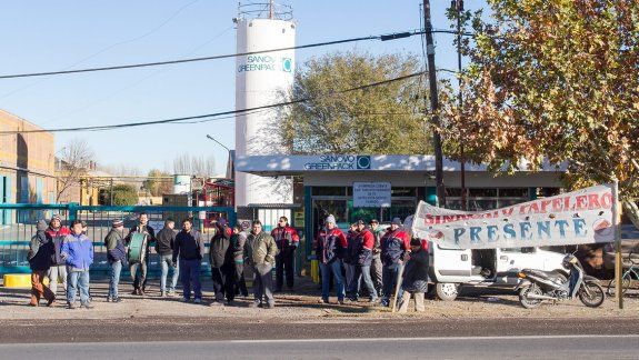 El gremio de Papeleros protestó en las puertas de una planta local