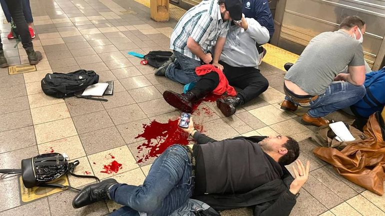 Balacera en el subte de New York: hay al menos 13 heridos