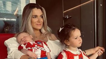 Camila Homs y sus hijos.