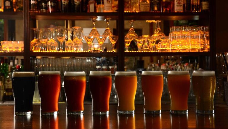 Escándalo en coqueta cervecería rionegrina: exceso de brindis y piñas