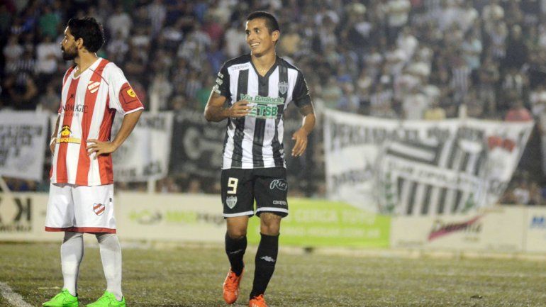 El Monito las corrió todas y generó algunas chances. El gol