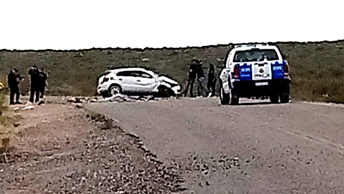 Vuelco en la ruta 6: murió un joven que viajaba con su padre