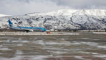 buenos aires-bariloche, la ruta mas comercializada de aerolineas argentinas