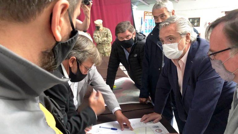 Fernández sobrevoló la zona afectada por los incendios