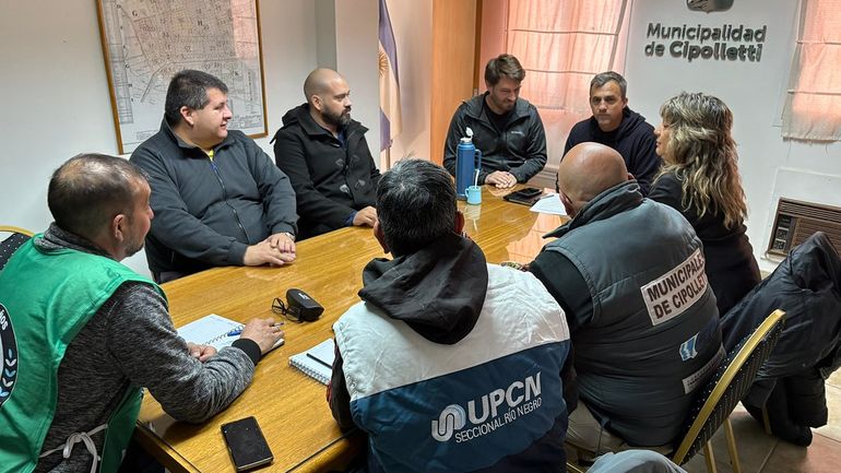 El intendente Rodrigo Buteler y el secretario de Gobierno Julio Dijkstra se reunieron a principios de septiembre con la dirigencia gremial para avanzar en la planificación del loteo para empleados municipales.