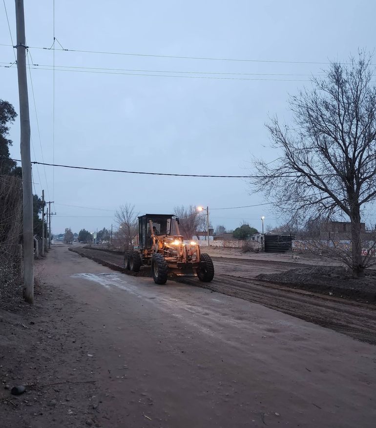 Contar con una máquina motoniveladora propia constituye un bienvenido avance para la comunidad de Las Perlas. Se podrá planificar y concretar mejor la reparación de calles.