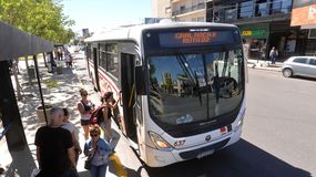 Desde este lunes 13 y por dos semanas, el servicio expreso del KoKo modifica sus frecuencias. | LMCipolletti.com Desde este lunes 13 y por dos semanas, el servicio expreso del KoKo modifica sus frecuencias.