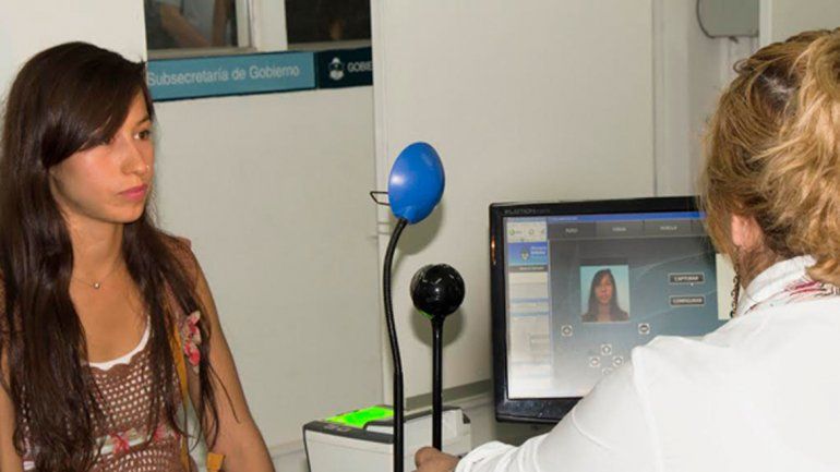 El DNI digitalizado evita tener que viajar con tantos papeles.