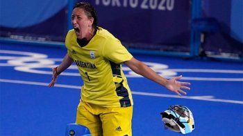 la arquera de las leonas llamo a su hijo a la escuela y le hizo una promesa