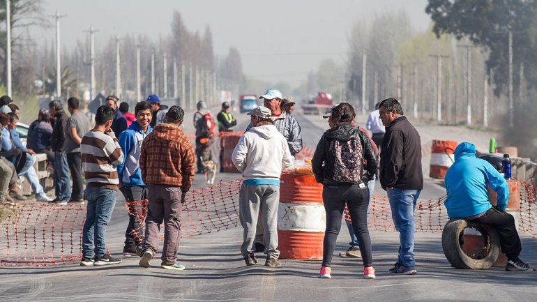 Rurales cortan la Ruta 22 por tiempo indeterminado