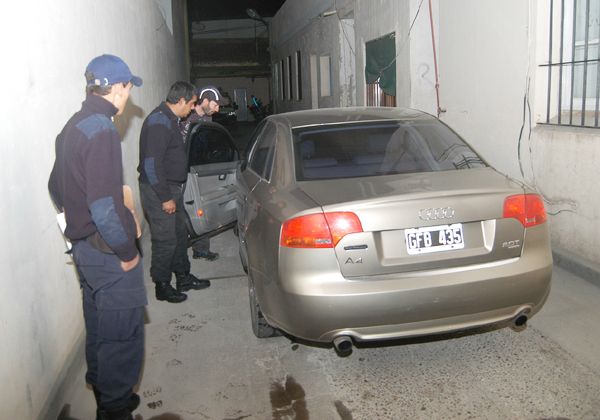 Fue secuestrado un auto de alta gama debido a importantes deudas