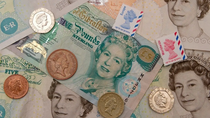 isabel ii es la imagen de billetes, estampillas y mas productos: ¿cuanto costara reemplazarla? isabel ii es la imagen de billetes, estampillas y mas productos: ¿cuanto costara reemplazarla?
