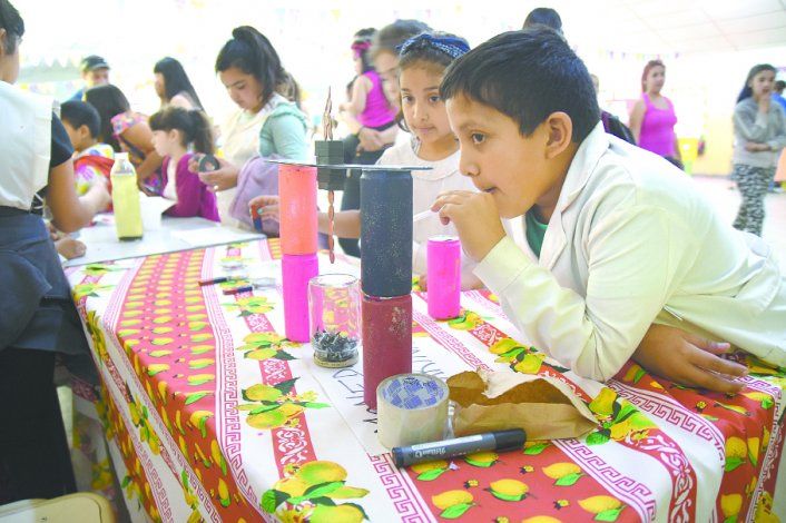 La Escuela 338 tuvo su gran expo de ciencias