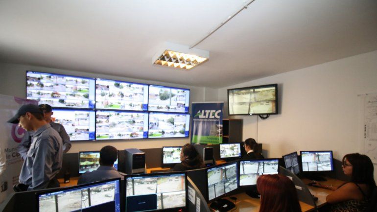 El nuevo centro de control fue puesto en marcha ayer por el gobernador Alberto Weretilneck y el intendente Aníbal Tortoriello.