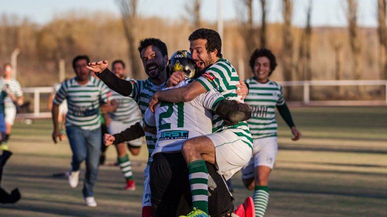 Del fútbol al arco de hockey: Arcajo fue el héroe de Marabunta