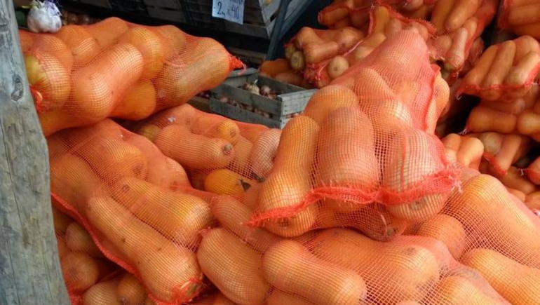 Tres bolsones de 20 kg se le cayeron al trabajador en su pierna.